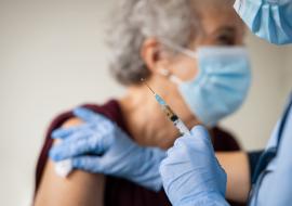 Covid-19 : évaluer l’efficacité vaccinale sur les plus vulnérables